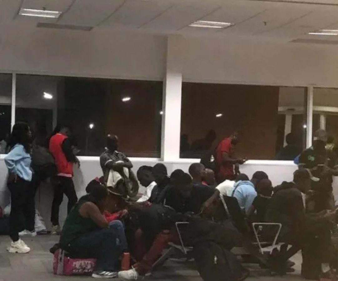 Imigrantes haitianos ficam retidos no Aeroporto de Viracopos, em Campinas -  (crédito: Reprodução/Redes sociais)