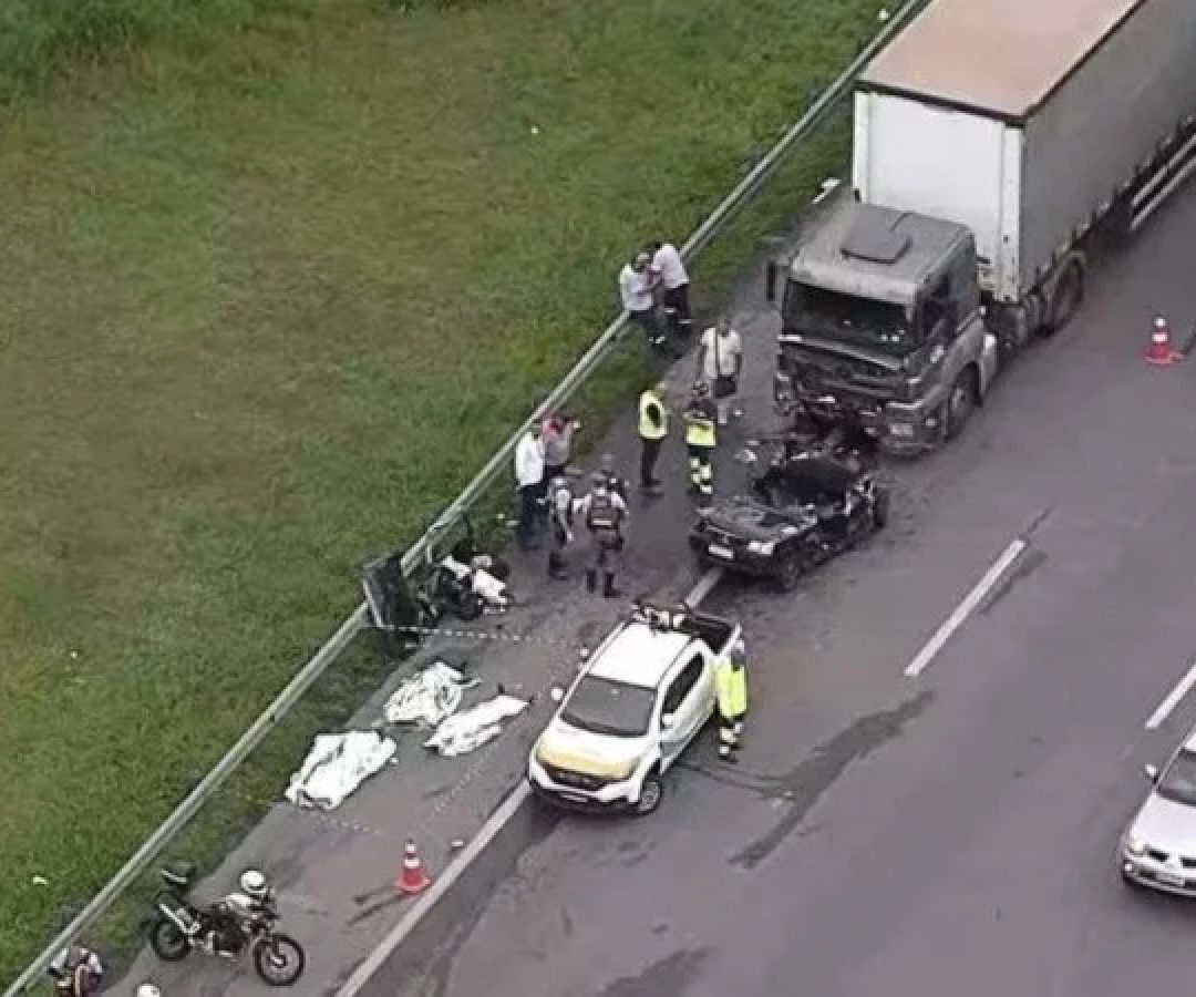 Colisão com carreta fez quatro vítimas  -  (crédito: Reprodução/TV Globo)