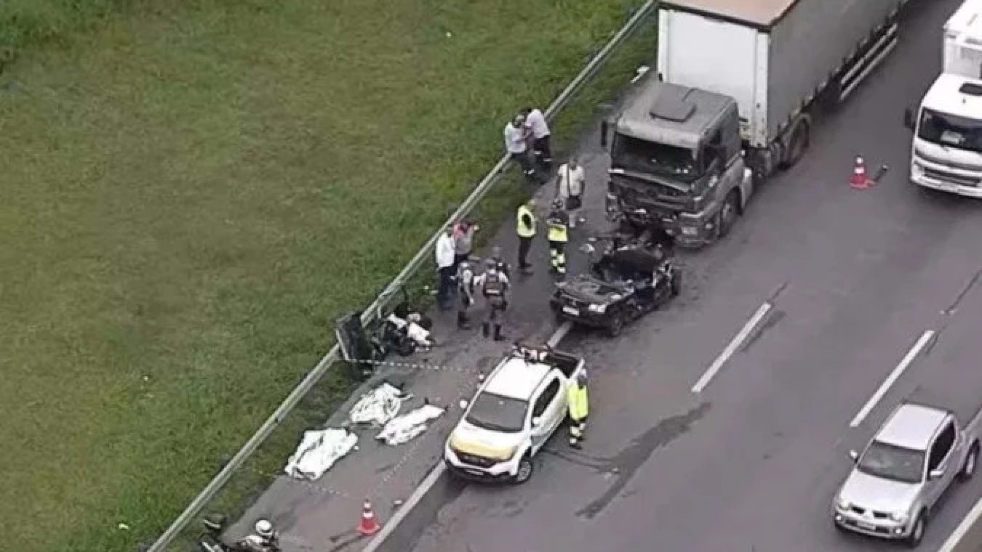 Colisão com carreta fez quatro vítimas  -  (crédito: Reprodução/TV Globo)