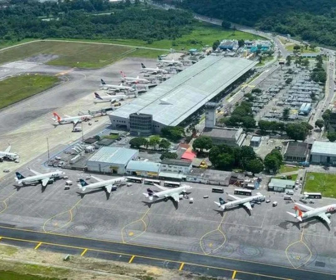 De acordo com a Norte da Amazônia Airports (NOA), o incêndio atingiu o sítio aeroportuário e não deixou feridos -  (crédito: Reprodução/GOV.BR)