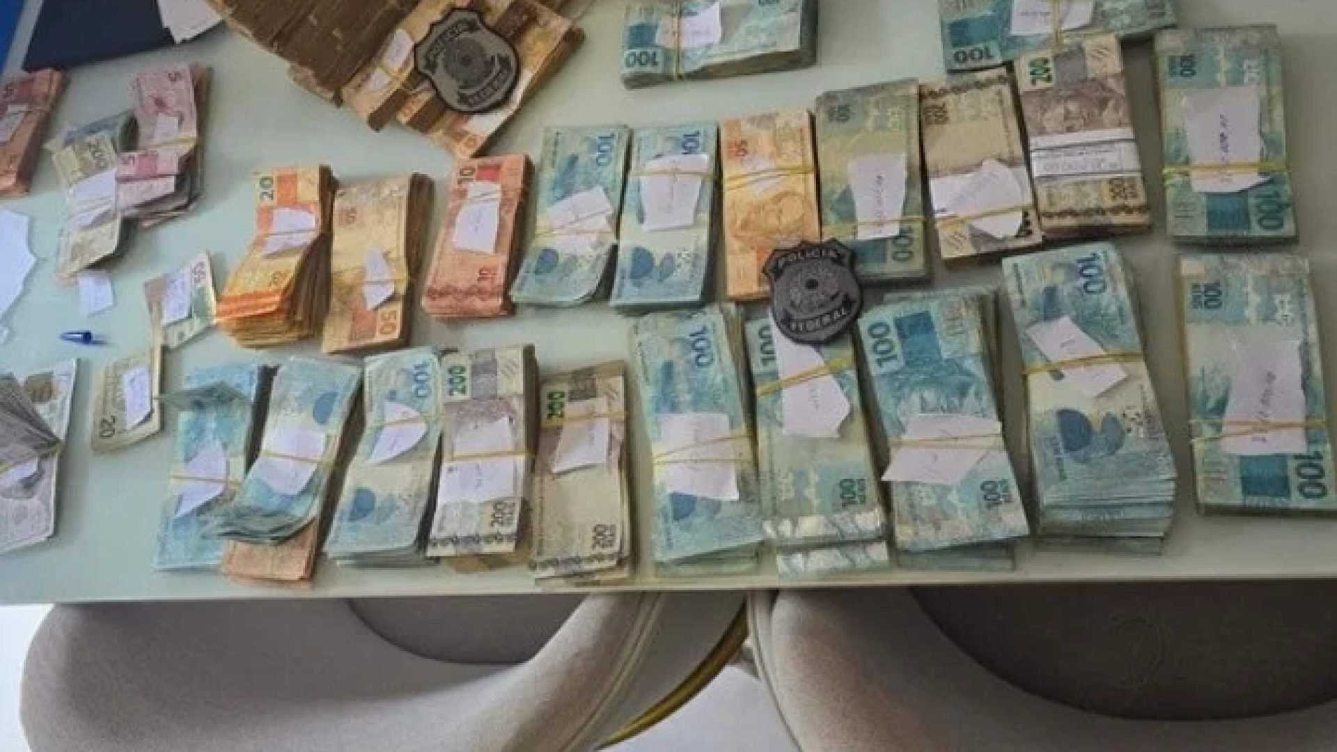 Foi decretado o bloqueio e sequestro de bens de até R$ 50 milhões, atingindo de forma solidária os principais alvos da investigação -  (crédito: Divulgação/PF)