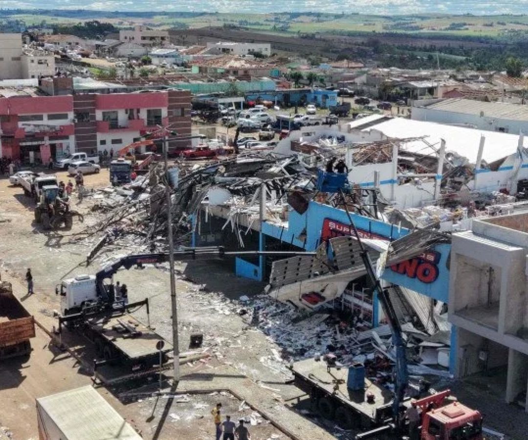 Segundo informações da Defesa Civil, cinco pessoas morreram e cerca de 480 ficaram feridas em decorrência do tornado -  (crédito:  AFP)