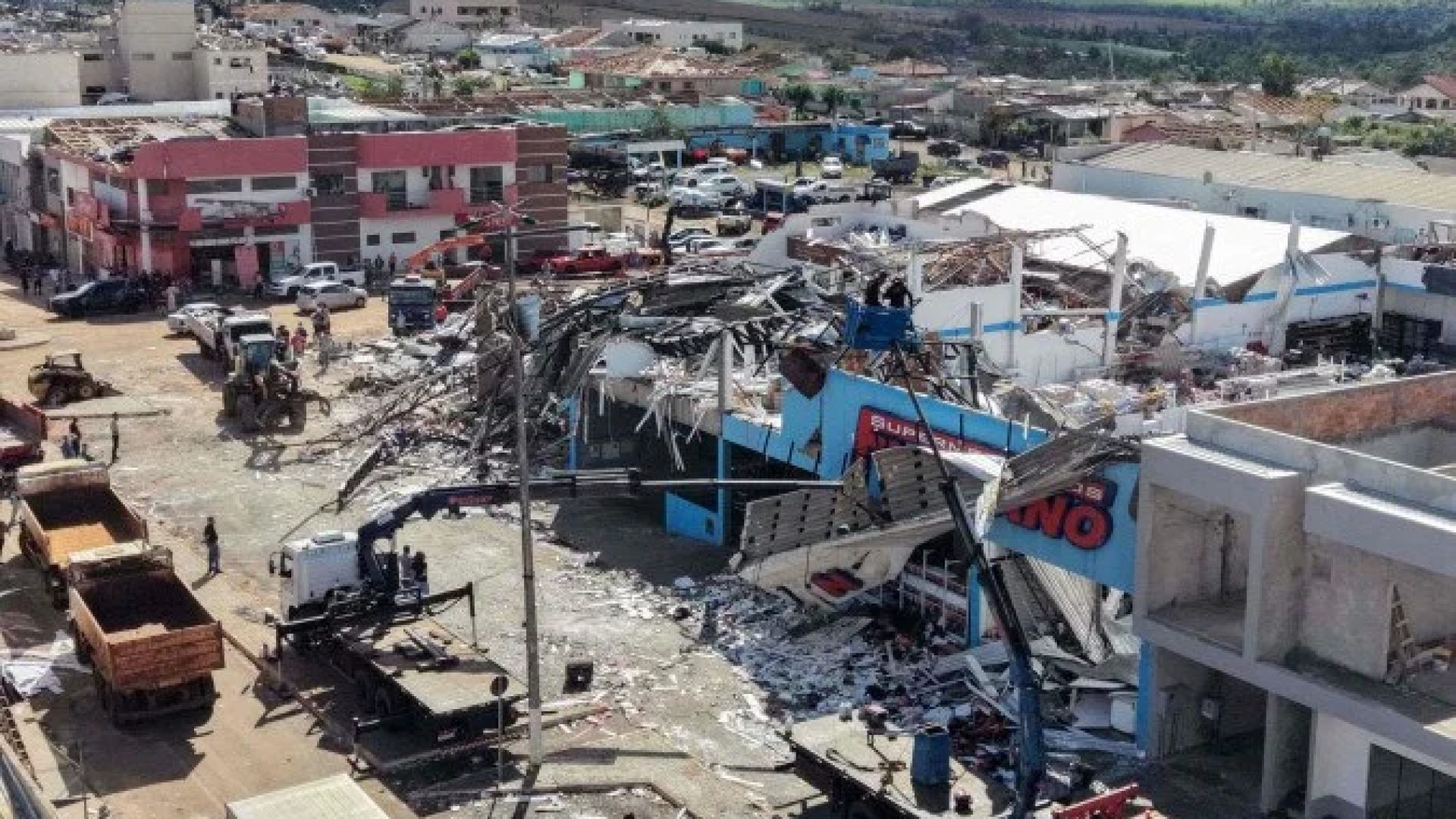 Segundo informações da Defesa Civil, cinco pessoas morreram e cerca de 480 ficaram feridas em decorrência do tornado -  (crédito:  AFP)