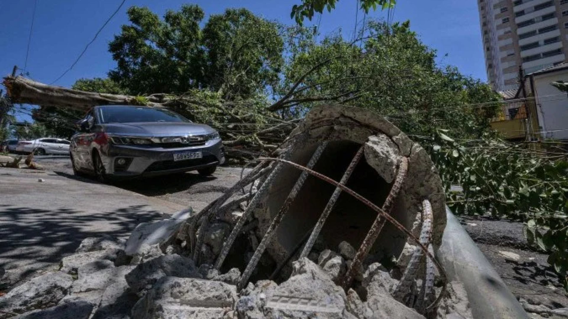 1,6 milhão de imóveis permanecem sem energia em São Paulo