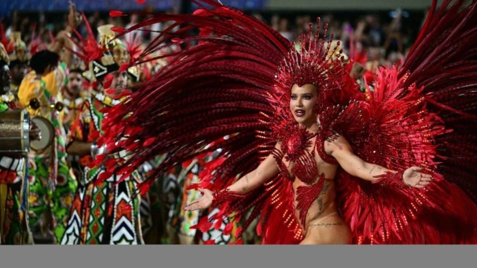 Virgínia, da Acadêmicos do Grande Rio, se apresenta durante a noite de encerramento do Carnaval do Rio, no Sambódromo Marquês de Sapucaí, no Rio de Janeiro, Brasil, na madrugada de 18 de fevereiro de 2026    -  (crédito: Pablo PorciÃºncula / AFP)