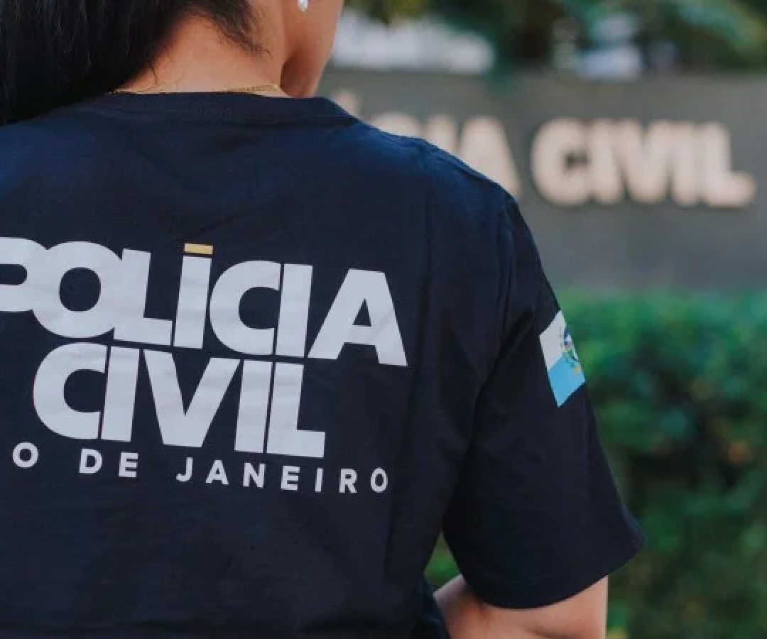Ao chegarem ao endereço, os agentes encontraram os corpos e liberaram a área para perícia -  (crédito: Ascom PC-RJ)