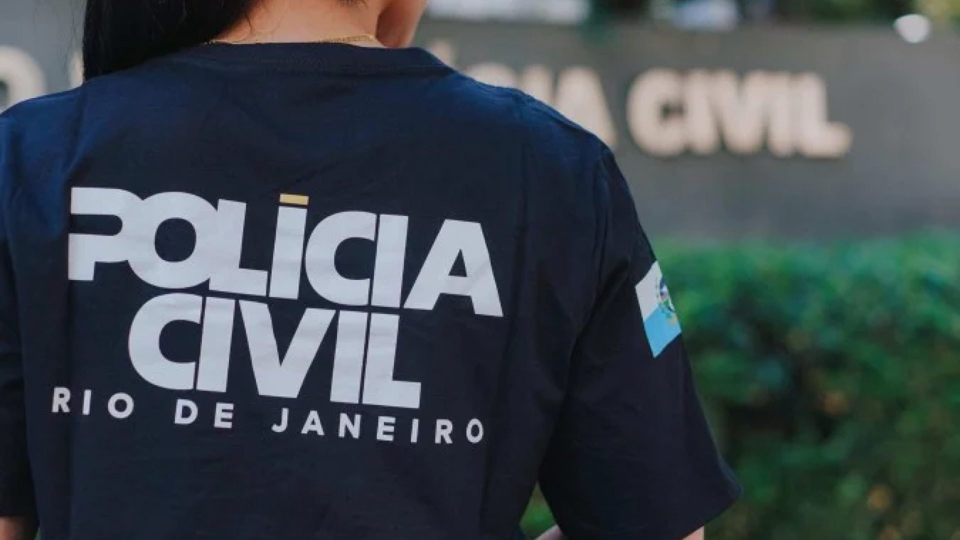 Ao chegarem ao endereço, os agentes encontraram os corpos e liberaram a área para perícia -  (crédito: Ascom PC-RJ)