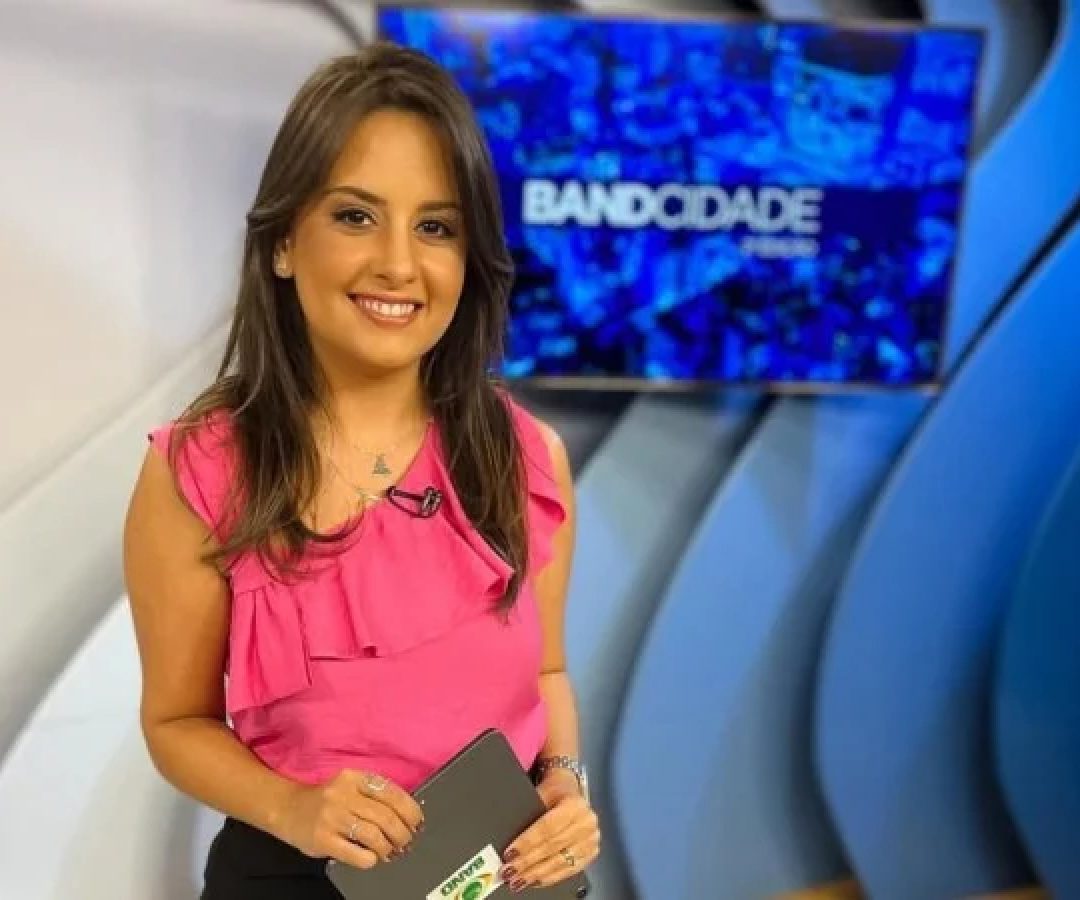Alice Ribeiro retornava de uma reportagem sobre a import&acirc;ncia da duplica&ccedil;&atilde;o da BR-381 para a redu&ccedil;&atilde;o de acidentes quando o carro em que estava bateu de frente com um caminh&atilde;o -  (crédito: Alice Ribeiro/Instagram/Reprodu&ccedil;&atilde;o)