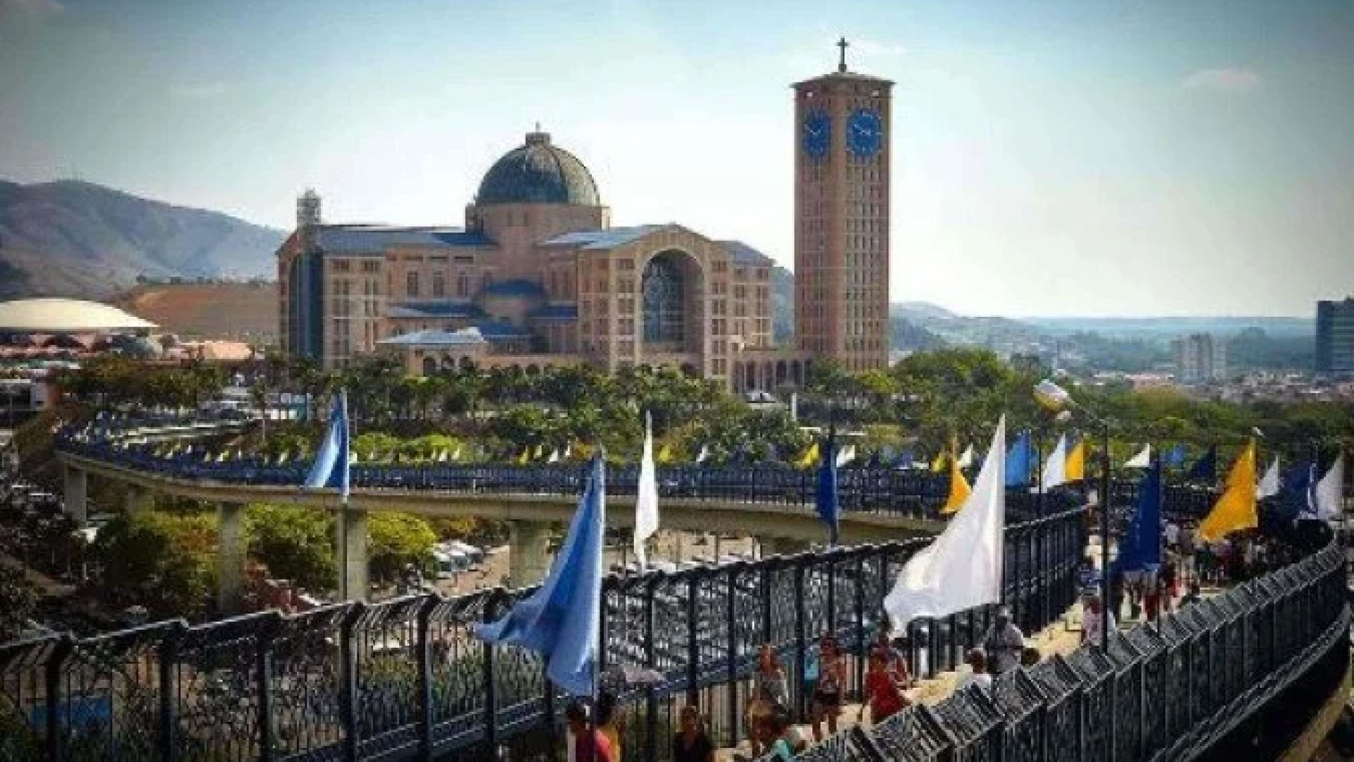 Estimativas somam 450 romeiros que desde o dia 3 chegam ao santuário de Aparecida -  (crédito:  Ken Chu/Setur SP)