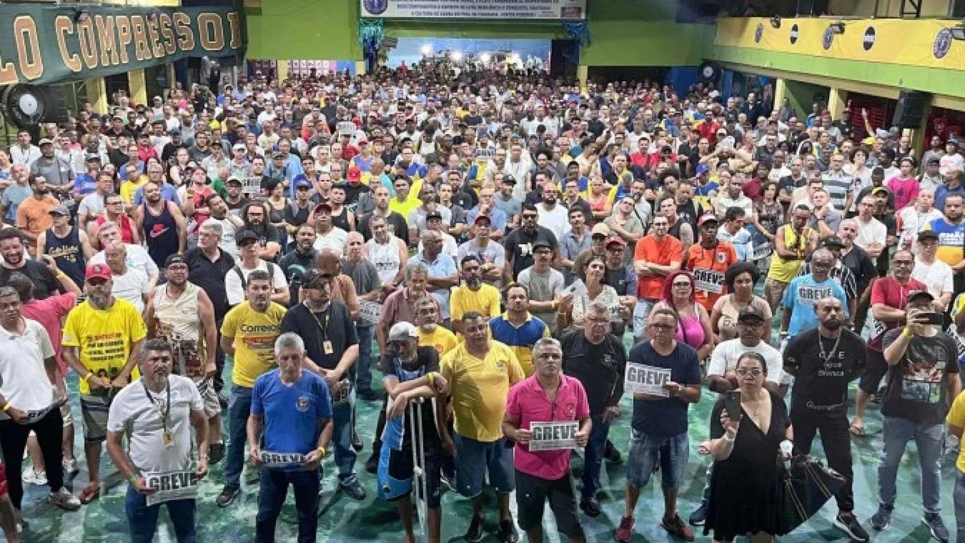 Membros do SINTECT-SP cruzam os braços em resposta direta à falta de avanço nas negociações para melhorias trabalhistas nos Correios. -  (crédito: Foto: Divulgação/SINTECT-SP)