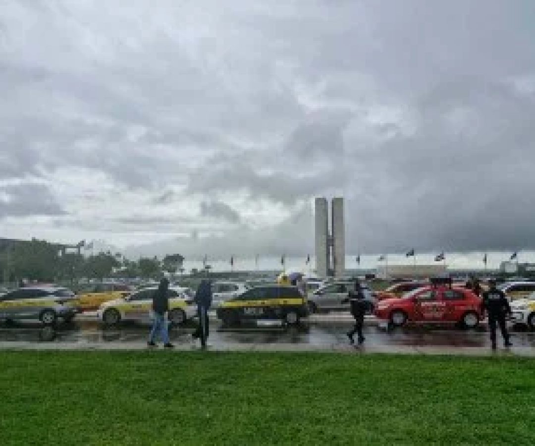 Manifestação das auto escolas contra a mudança da CNH, em Brasília -  (crédito: ASCOM / Sindicato Auto Escolas Brasília DF )