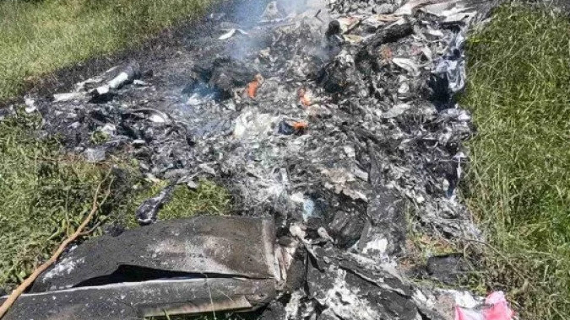 Avião de pequeno porte caiu na manhã deste domingo (29/3) no interior do Rio de Janeiro -  (crédito: Divulgação/Polícia Militar)
