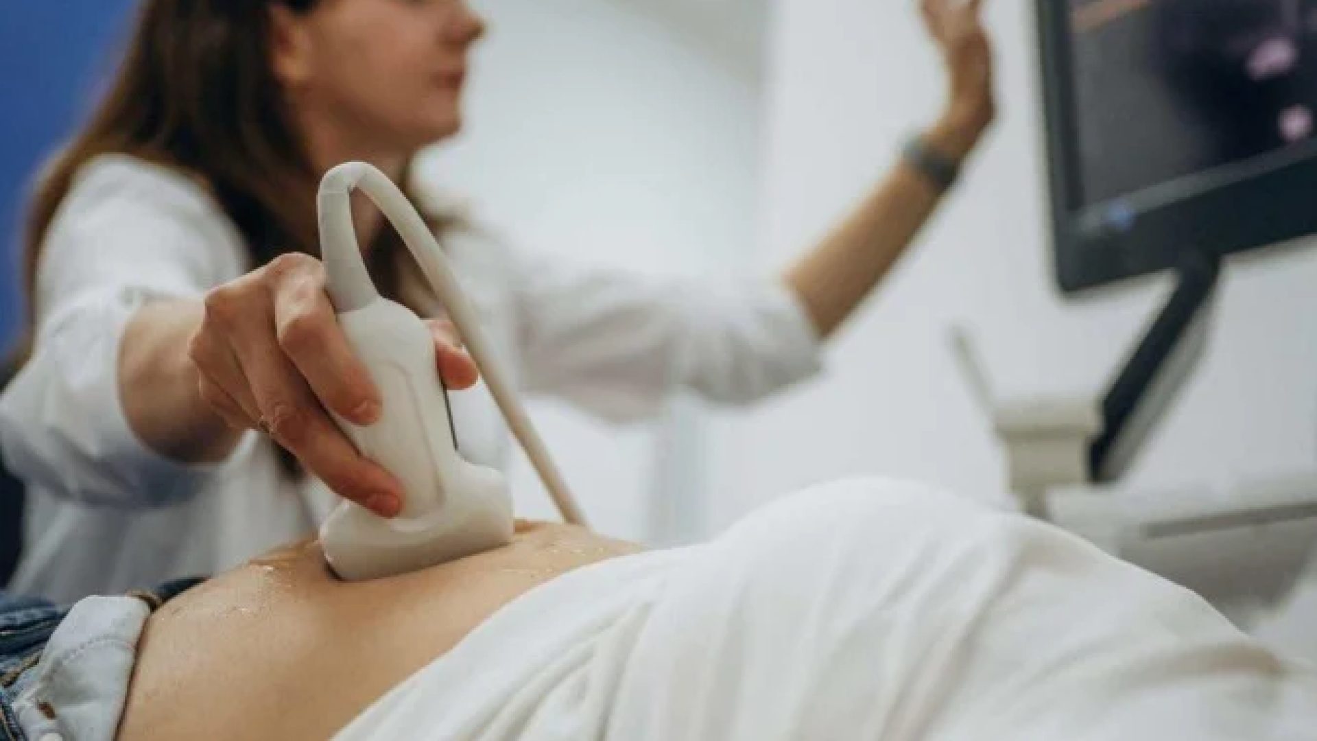 No Brasil, atualmente o aborto é permitido apenas em casos de risco de vida da gestante, gravidez por estupro ou fetos anencéfalos -  (crédito: Getty Images)