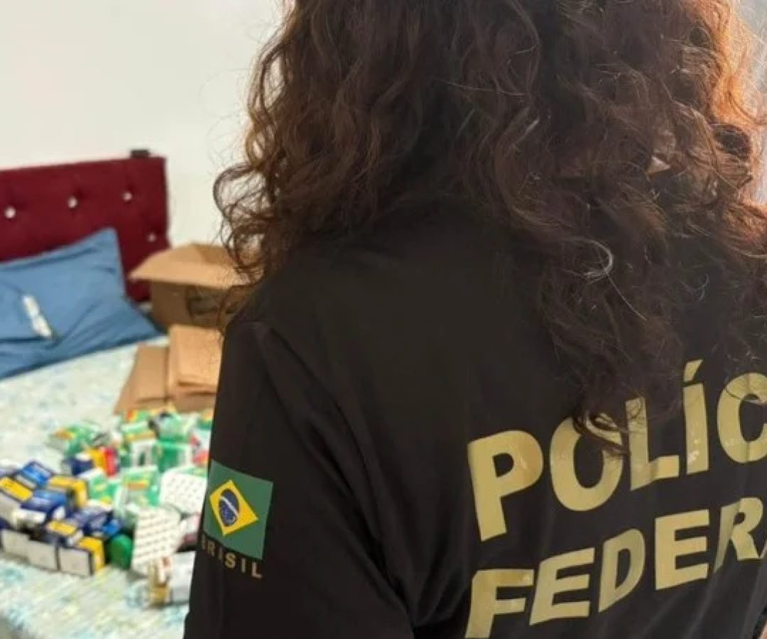 Durante a operação, laboratórios de manipulação, clínicas estéticas e empresas que atuam à margem da regulamentação sanitária são fiscalizados -  (crédito: Divulgação/PF)