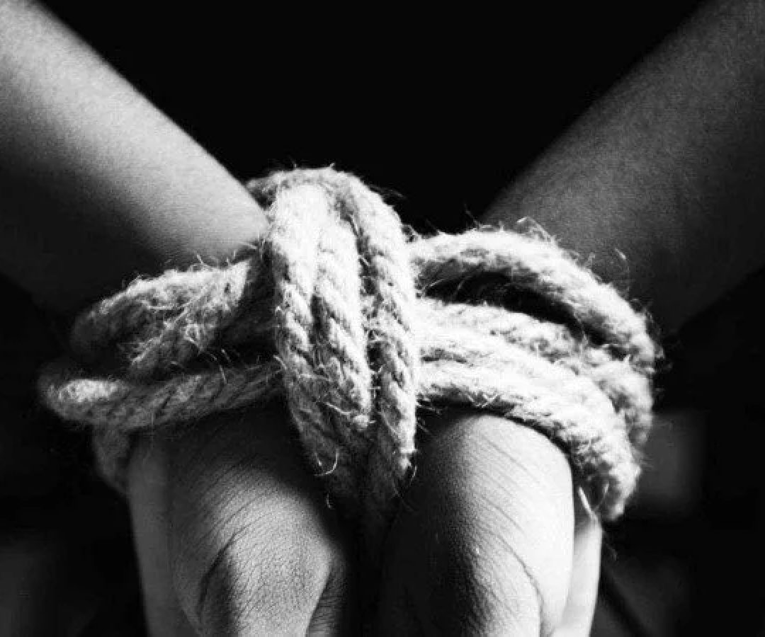 Funcionário foi feito de refém dentro da própria casa ao ser confundido com gerente de banco -  (crédito: Imagem ilustrativa/Freepik)