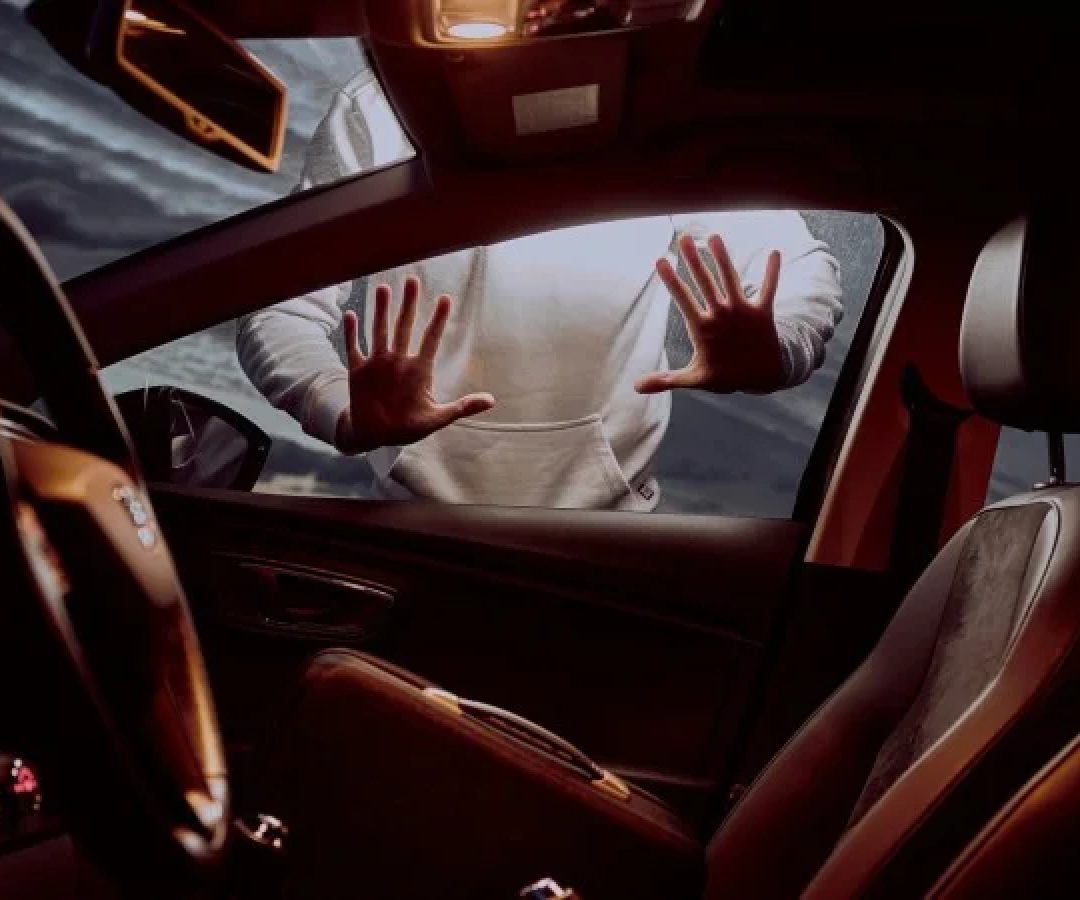 Na primeira versão, o homem disse que foi abordado por suspeitos que sequestraram e levaram o carro dele -  (crédito: Unsplash)