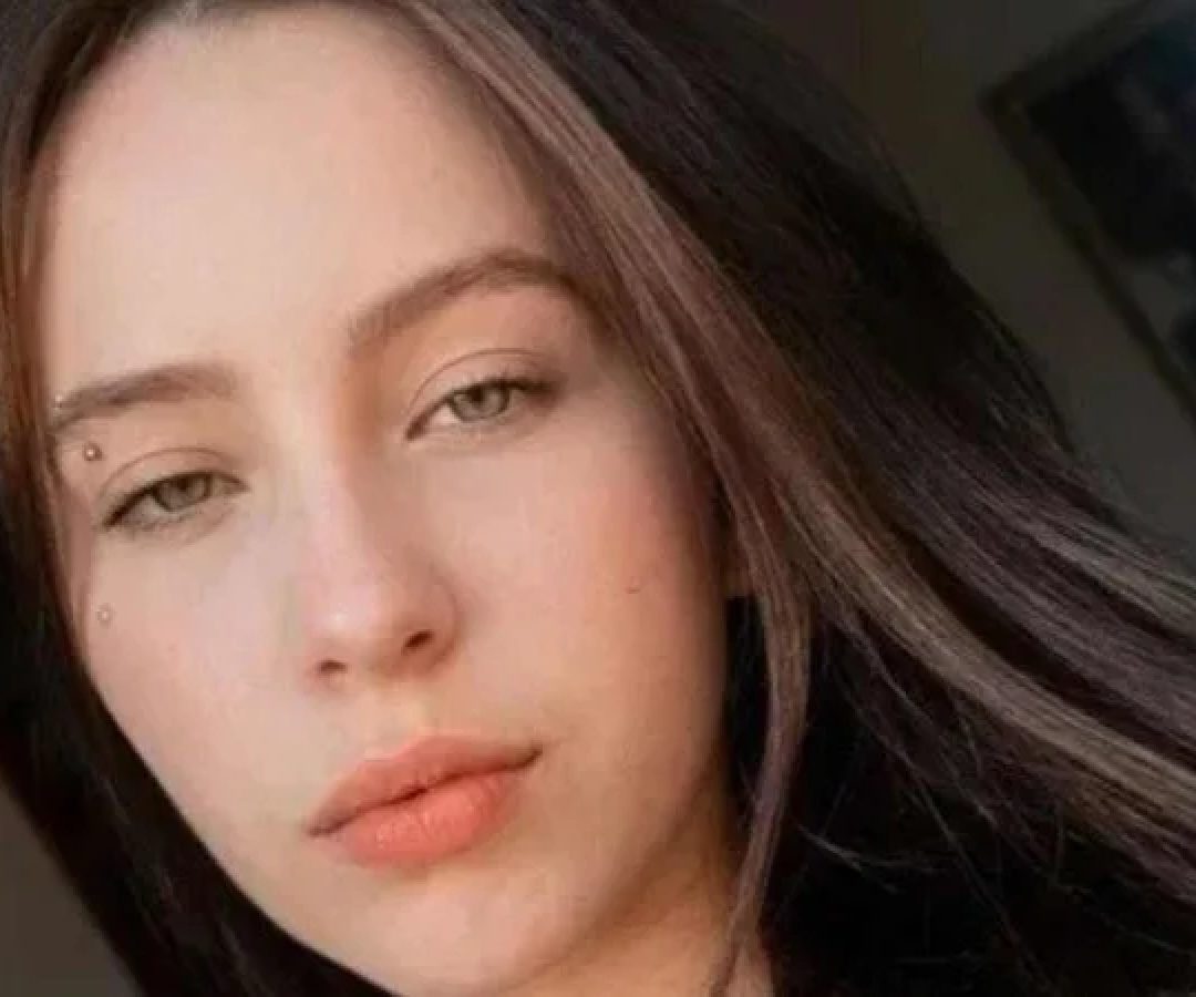 Manuela Vieira Matos Silva, de 23 anos, foi morta a facadas e teve o corpo congelado -  (crédito: Reprodução/Redes Sociais)
