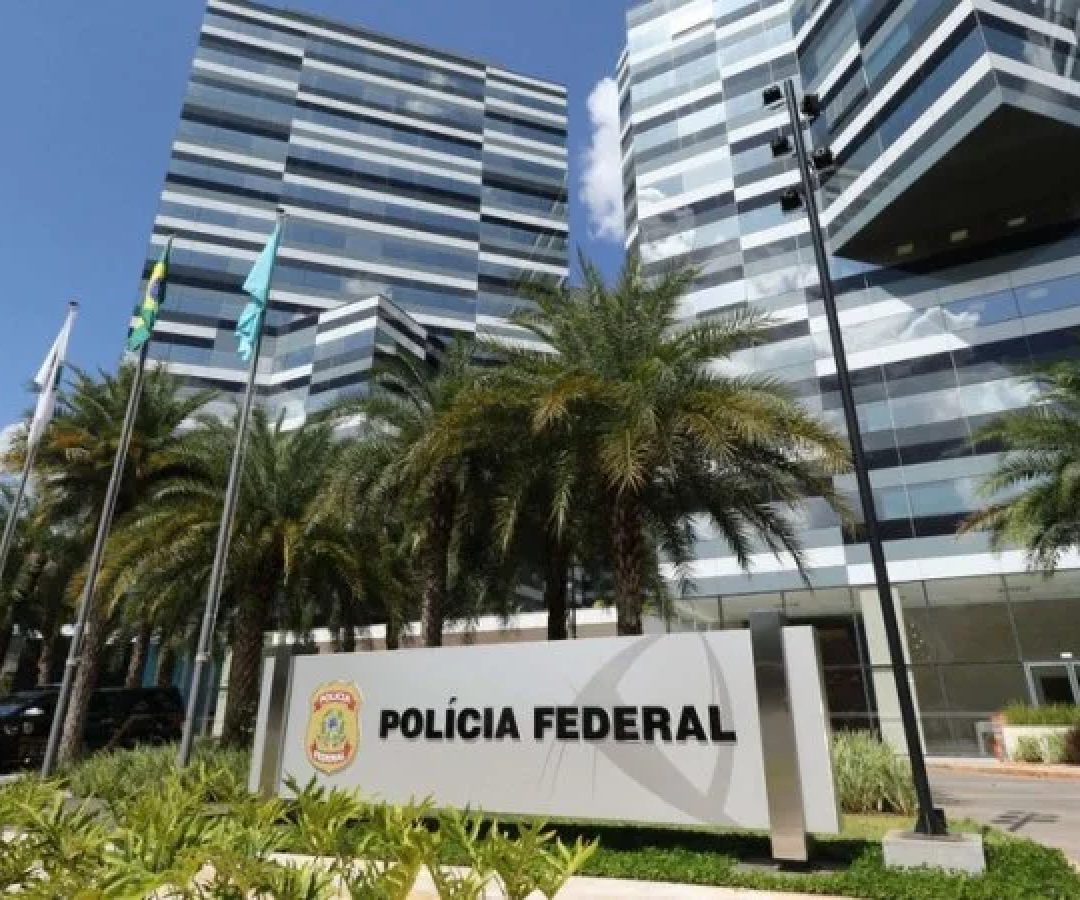 As investigações apontam que o esquema teria lavado R$ 1,6 bilhão provenientes de bets ilegais, cassinos, tráfico de drogas e uso de empresas de fachada -  (crédito: PF/Divulgação)