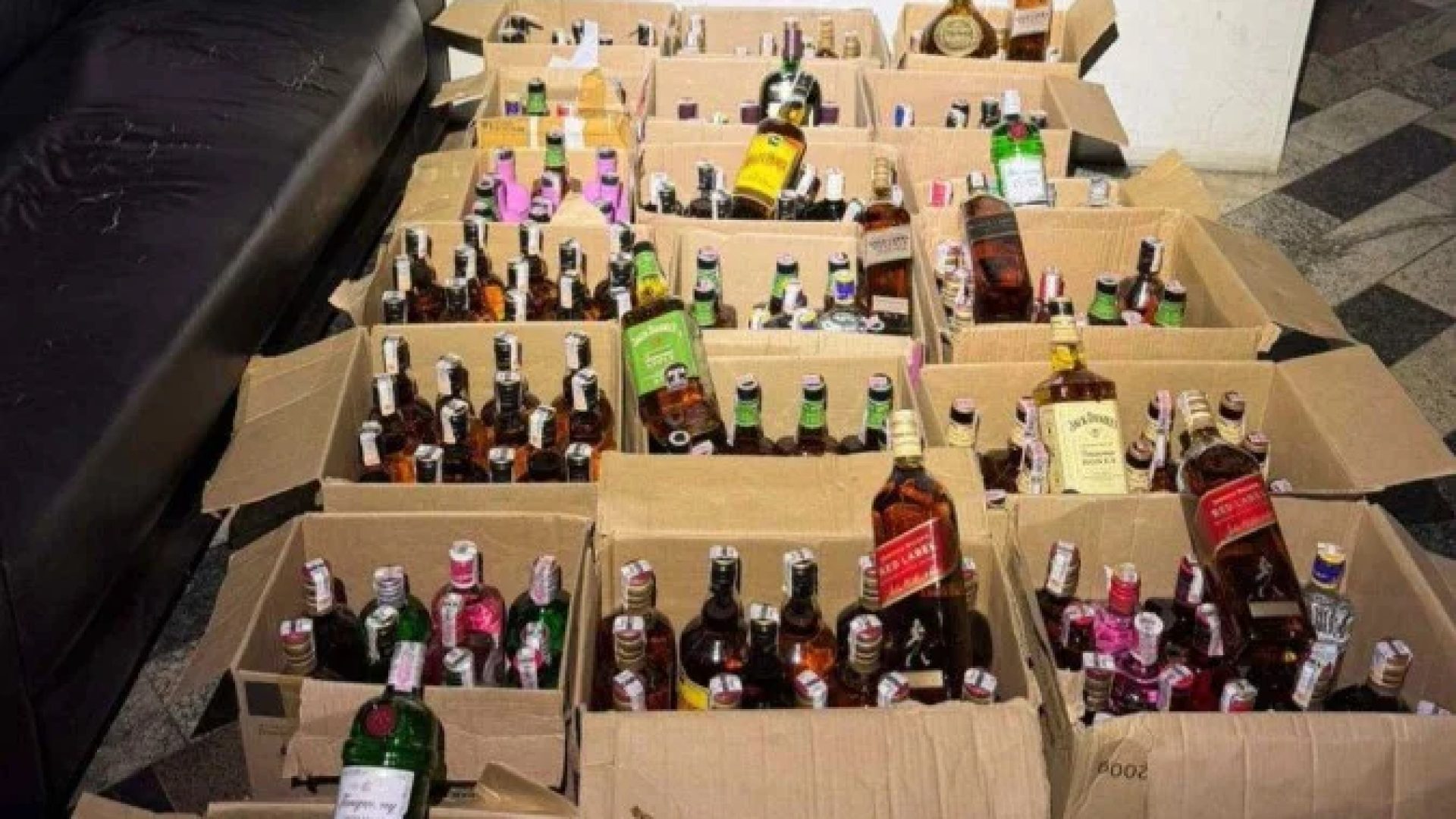 Operação apreende mais de 200 garrafas de bebidas adulteradas em Minas