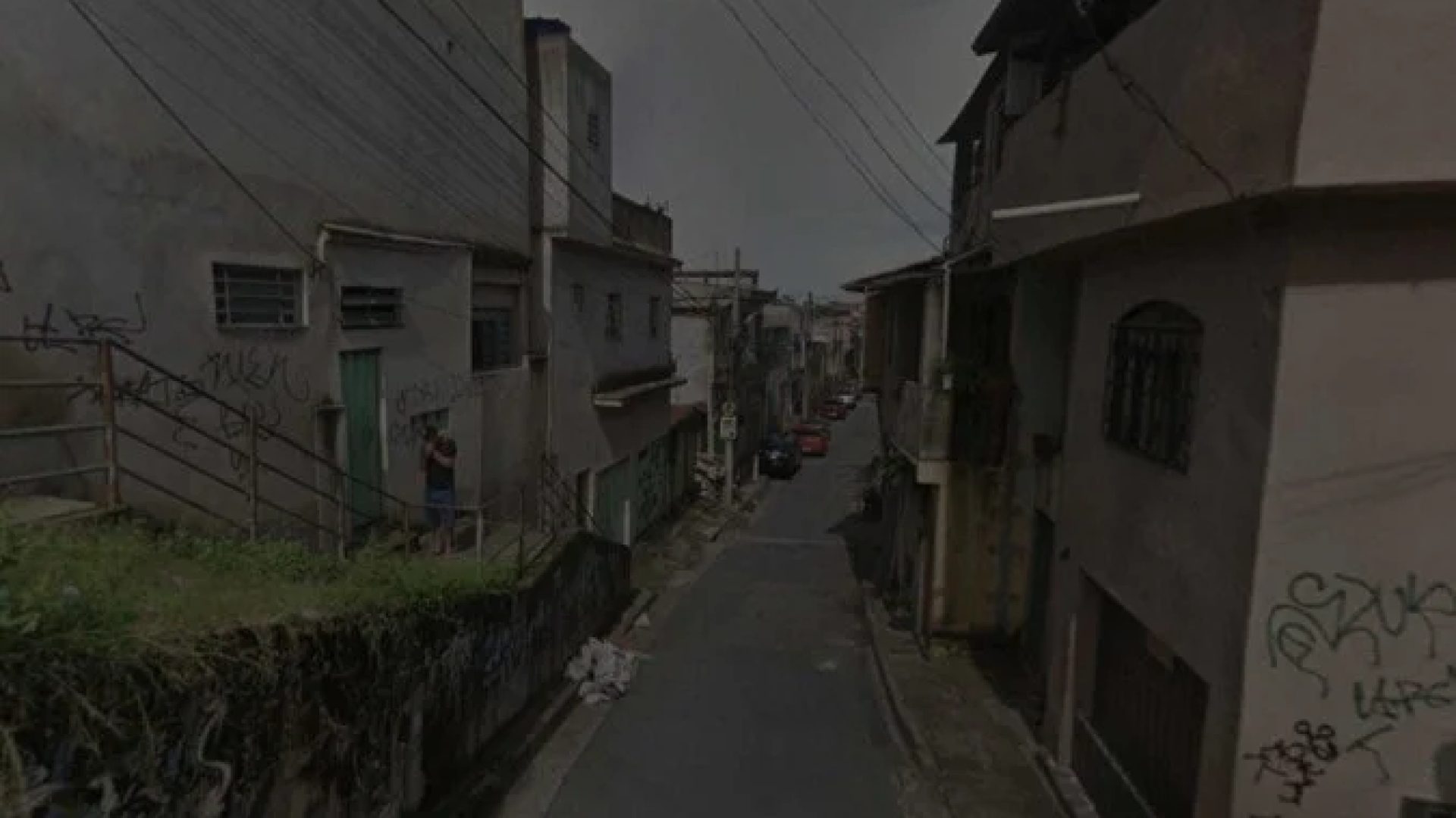 Beco Dez onde o homem de 36 anos morreu após confronto com policiais. Ele tinha consigo uma arma e várias drogas -  (crédito: Reprodução Google StreetView)