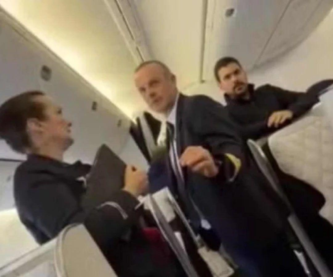 Família brasileira denuncia constrangimento após ser retirada de voo da Air France em Paris -  (crédito: Reprodução/G1)