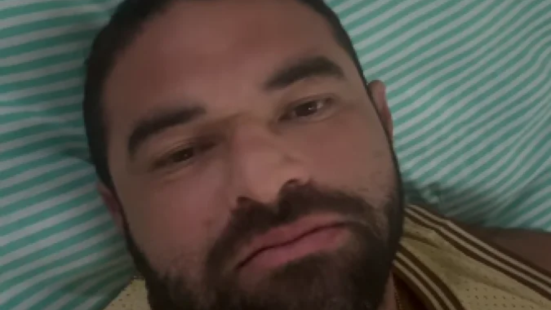 Personal trainer afirma que banco cedeu durante exercício e barra de supino o atingiu -  (crédito: Reprodu&ccedil;&atilde;o Instagram)