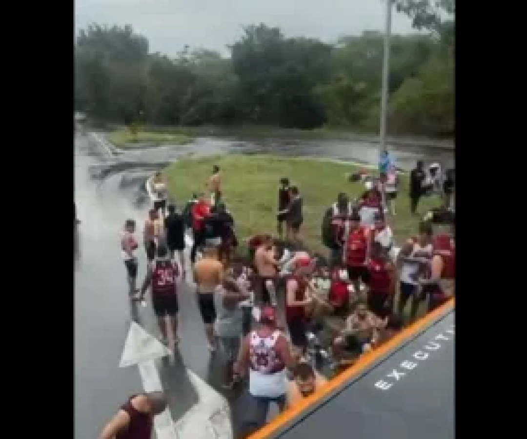 Imagens das redes sociais mostram o desespero após o acidente -  (crédito: Reprodução / X / @_dmont90)