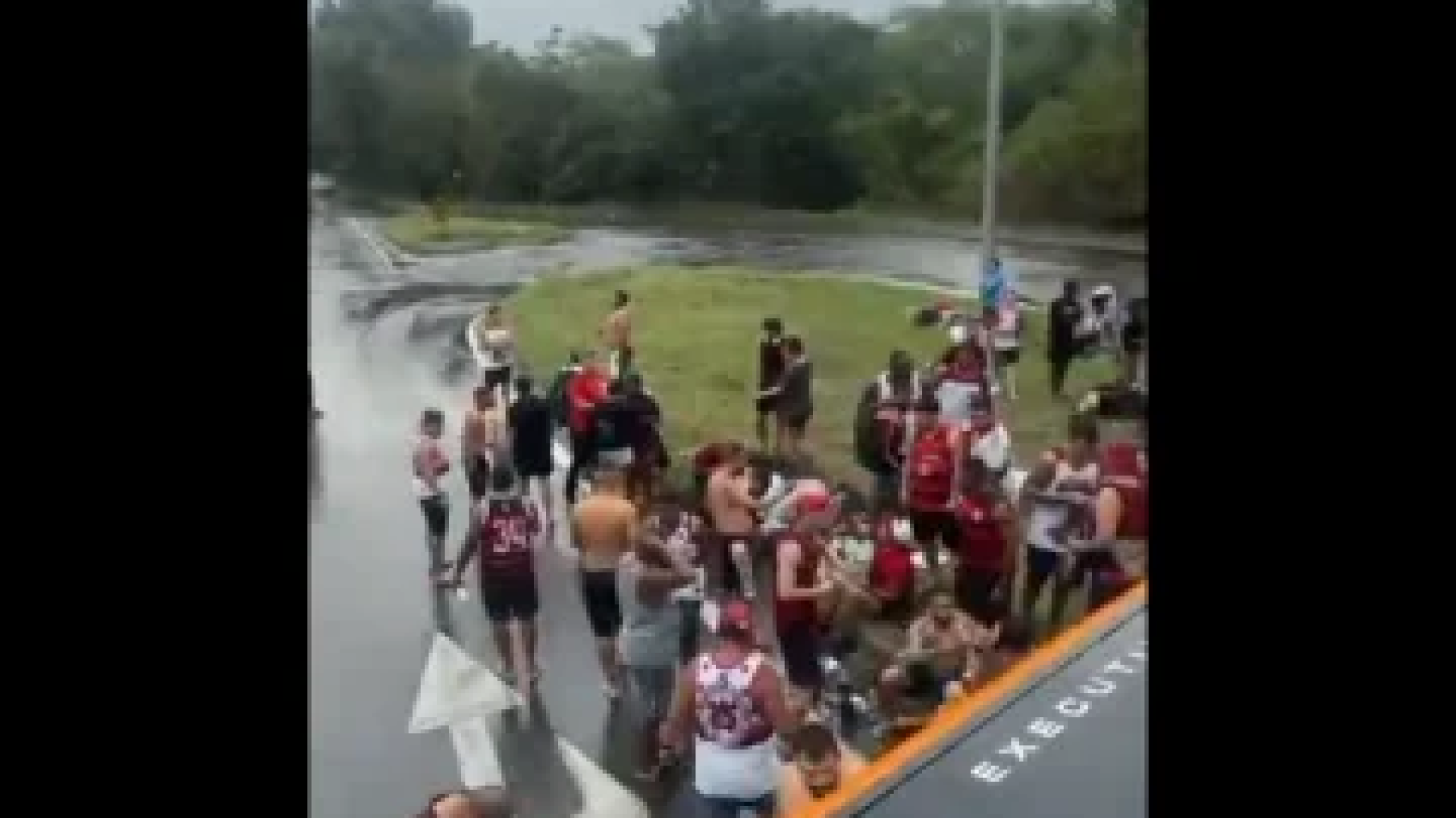 Imagens das redes sociais mostram o desespero após o acidente -  (crédito: Reprodução / X / @_dmont90)