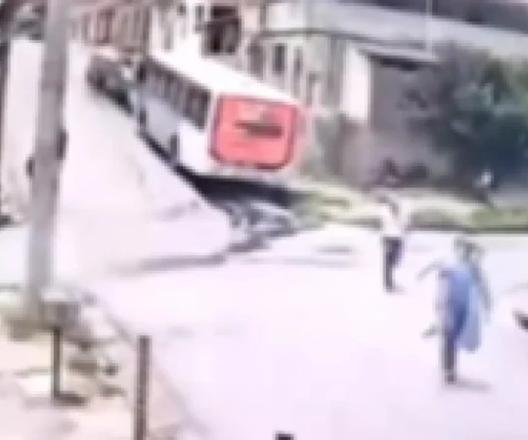 Guarda Municipal foi esfaqueado por motorista de ônibus na Grande BH depois de discussão no trânsito -  (crédito: Redes Sociais/Reprodução)