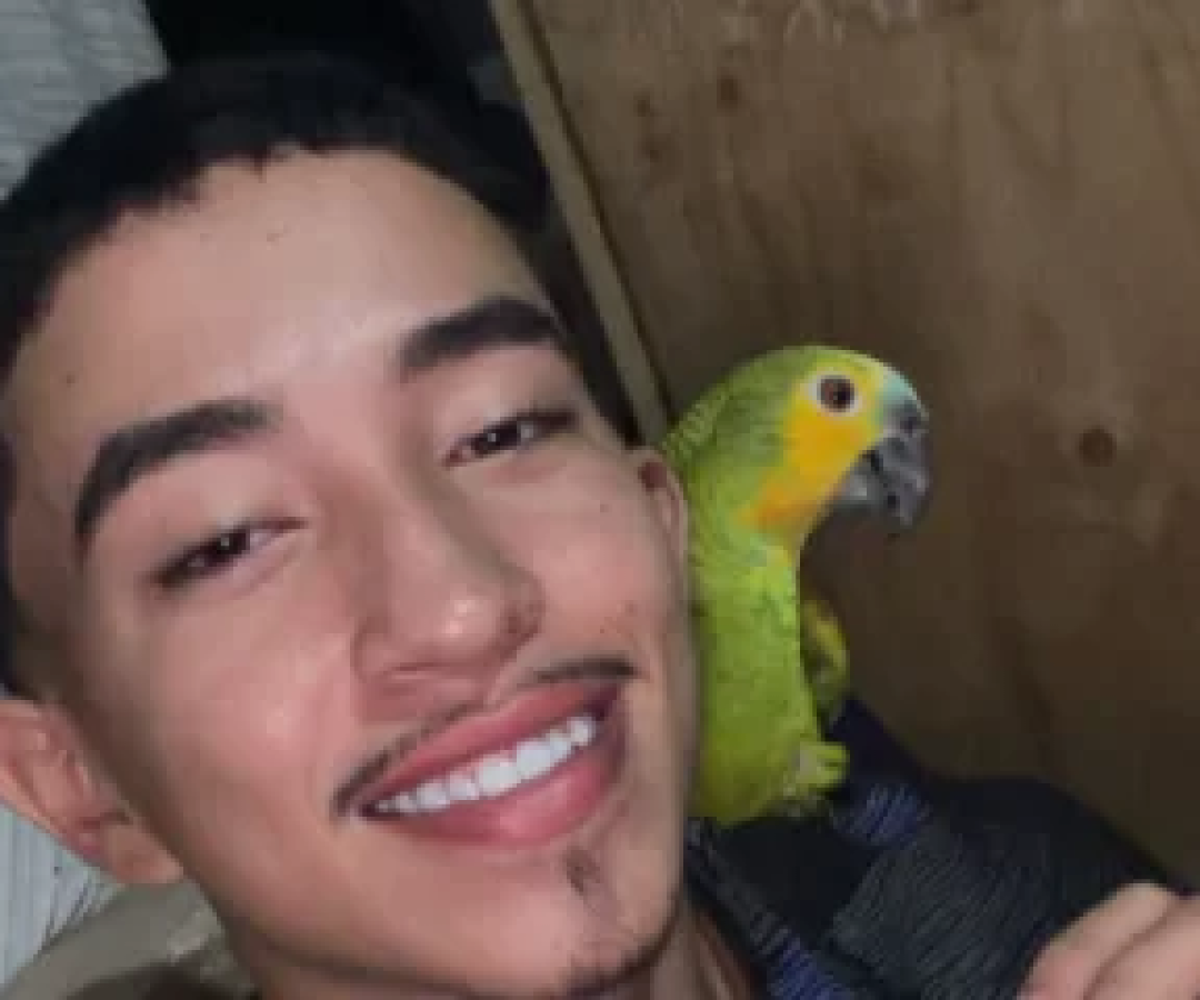 Influenciador, de 18 anos, era conhecido por vídeos bem-humorados nas redes sociais e manobras em motocicletas -  (crédito: Reprodução Instagram)