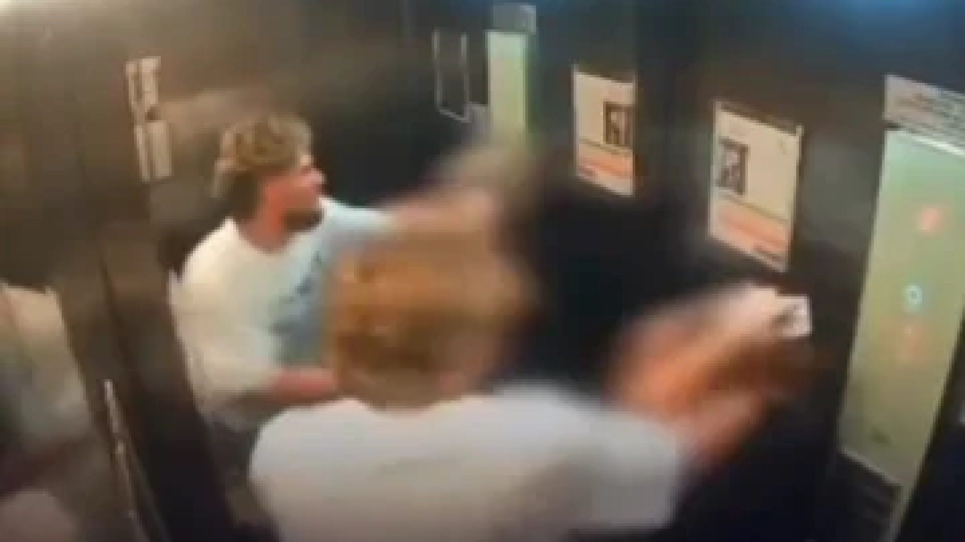 Imagens mostram momento da agressão -  (crédito: Reprodução/Redes Sociais )