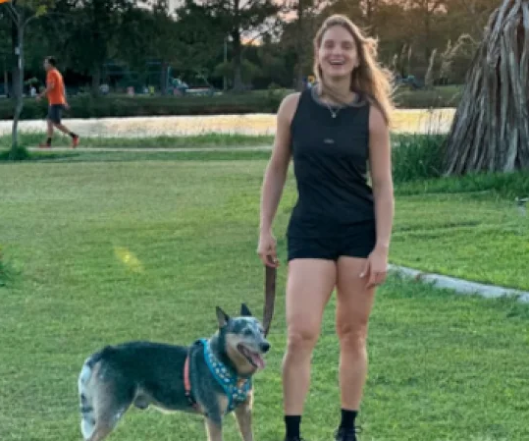 Cachorro sobrevive a acidente e fica ao lado de tutora morta no Espírito Santo -  (crédito: Reprodução / Istagram / @marianicleanne)