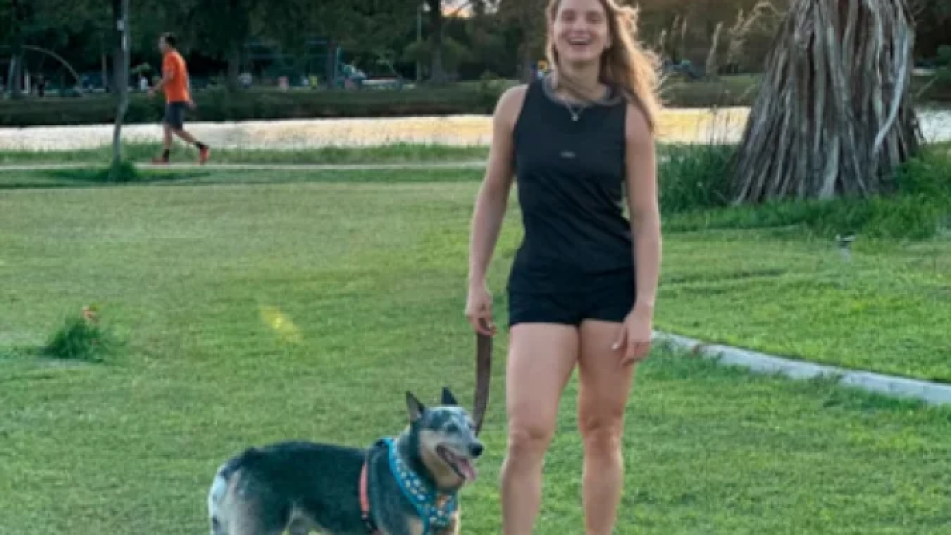 Cachorro sobrevive a acidente e fica ao lado de tutora morta no Espírito Santo -  (crédito: Reprodução / Istagram / @marianicleanne)