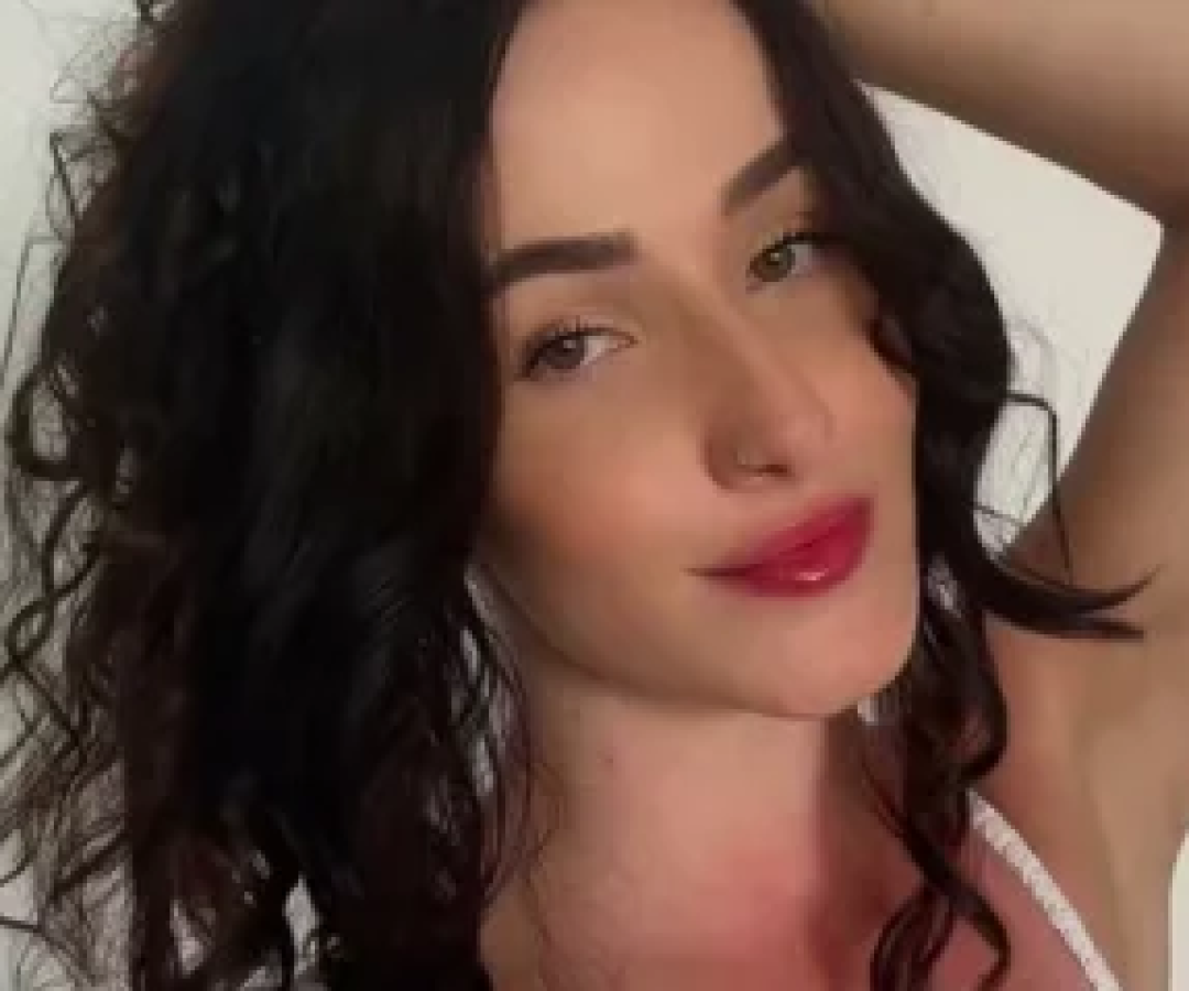 Kelly Larissa Chiele tinha 26 anos e trabalhava como recepcionista de uma academia em Itajaí (SC), onde morava sozinha -  (crédito:  Reprodução/Redes Sociais)