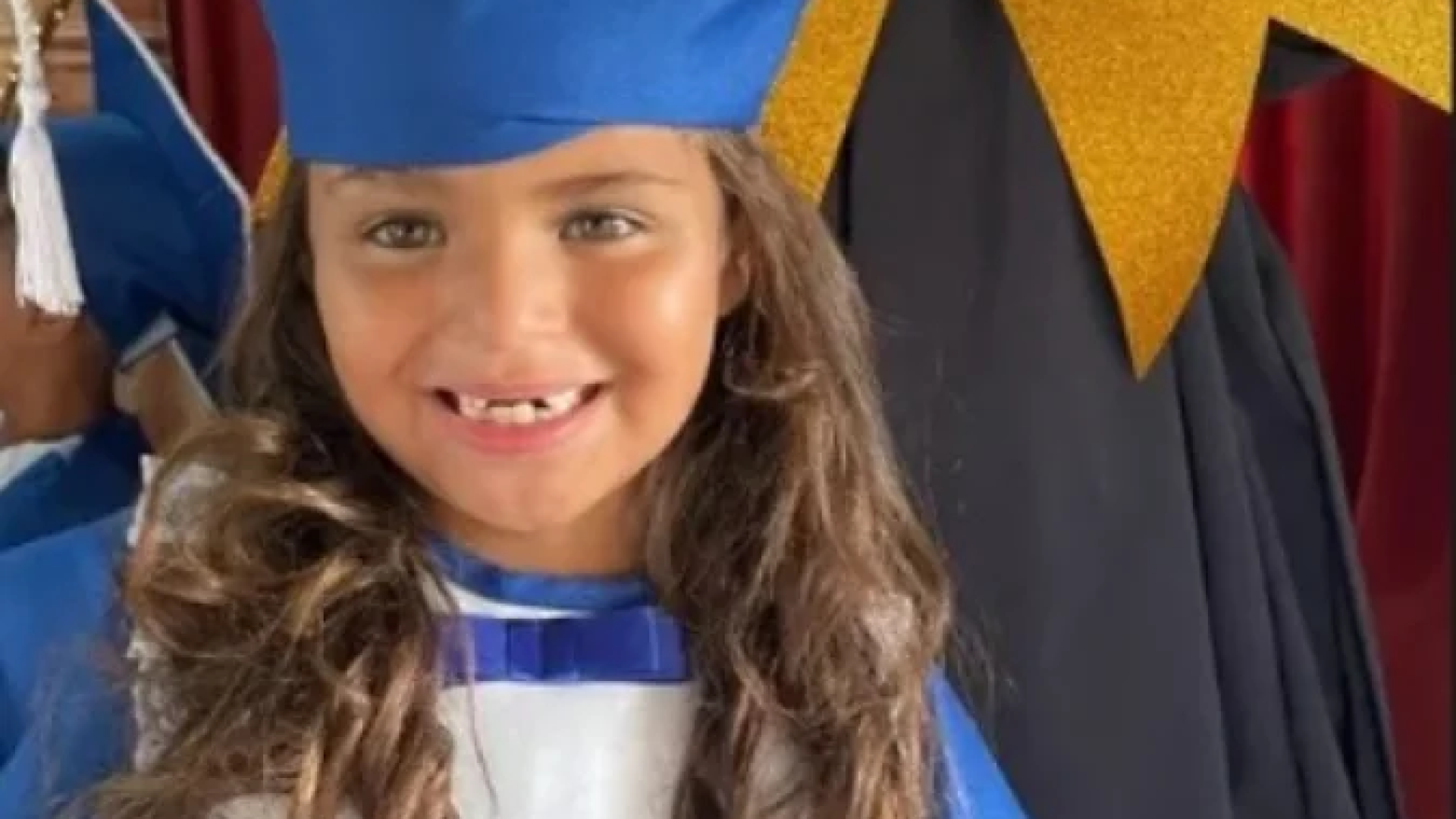 Alice Emanuelly, de 7 anos, desaparecida desde a manhã dessa segunda-feira (26/1), no Bairro Citrolândia, em Betim (MG) -  (crédito: Redes Sociais/Reprodução)