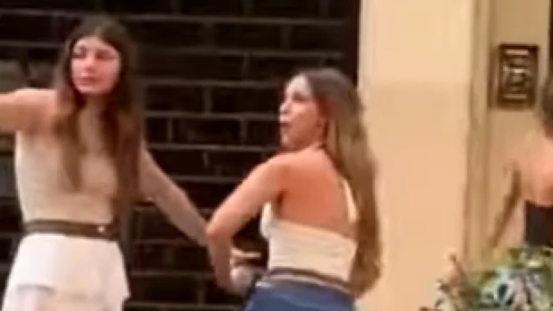 Agostina Paez imitou gestos de um macaco em ataque racista  -  (crédito: Reprodução)