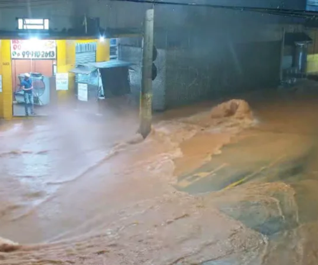 Ruas ficaram alagadas -  (crédito: Prefeitura de Juiz de Fora/Reprodução)