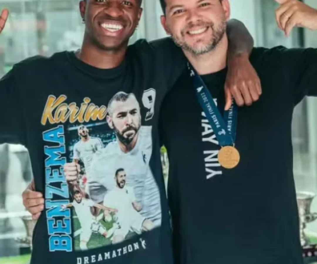 Edu Peixoto ao lado de um dos jogadores assessorados por ele, o atacante do Real Madrid e da Seleção Brasileira, Vinicius Junior -  (crédito: Reprodução / Instagram / @edu_peixoto)