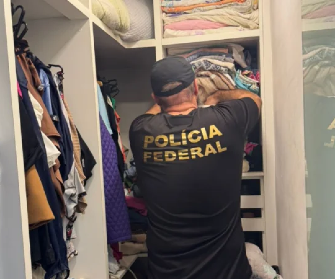 Os investigados cobrariam valores elevados para facilitar o deslocamento clandestino até o território norte-americano por meio do México -  (crédito: PF/Divulgação)