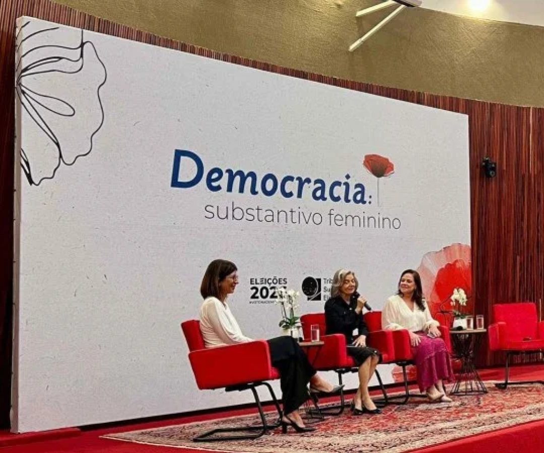 Única mulher no STF, Cármen Lúcia defendeu que o Estado abra espaço para a escuta ativa das mulheres, ao abrir o evento no auditório do TSE -  (crédito: Cassia André/CB/D.A. Press)