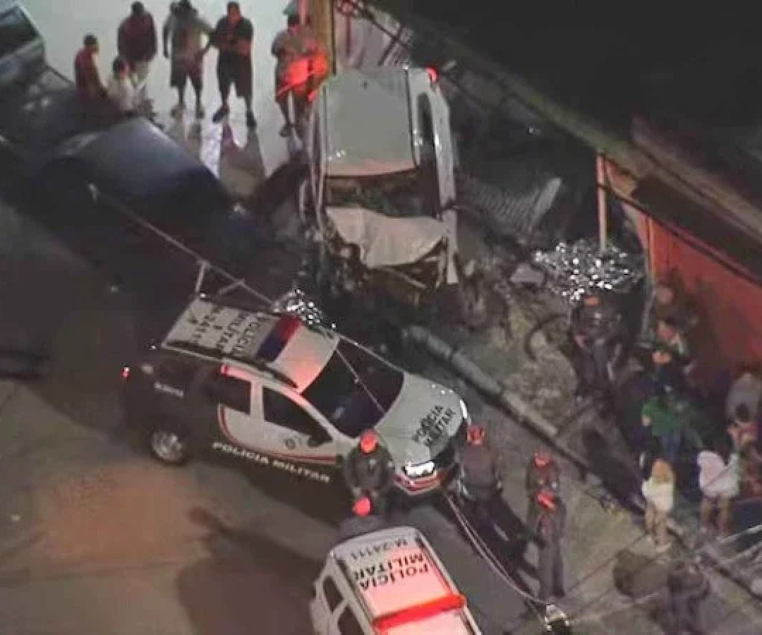 Condutor de 64 anos foi preso em flagrante após ser contido por moradores -  (crédito: Reprodução / TV Globo)