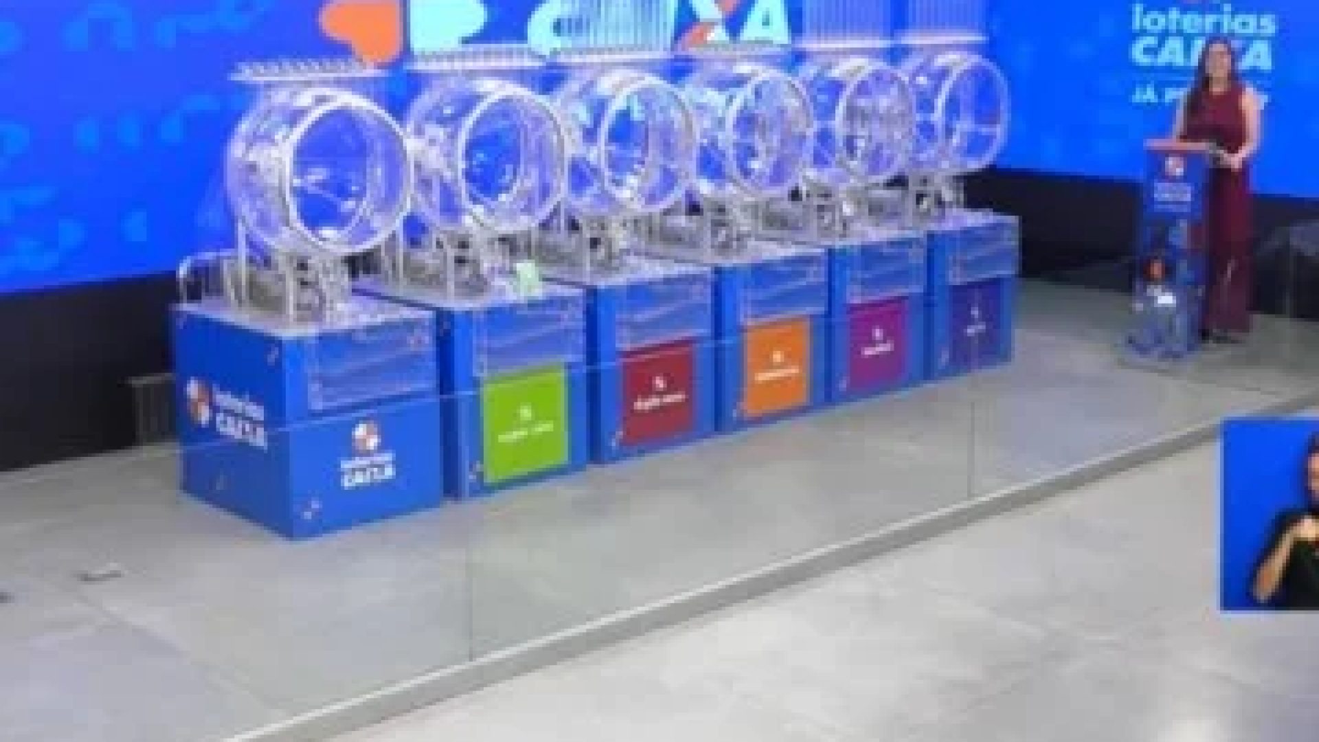 Confira o sorteio das loterias desta sexta -  (crédito: Reprodução/YoutubeCaixa)