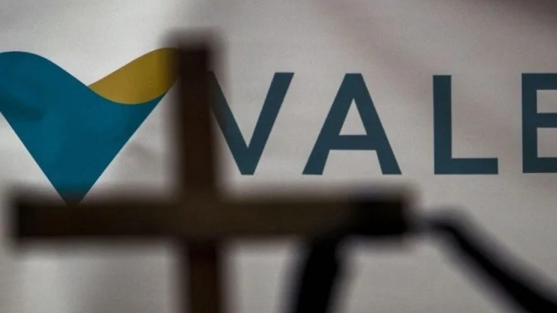 No caso da Mina de Viga, a suspensão se aplica para todo o empreendimento. Já em relação à Mina de Fábrica, a suspensão é específica para atividades na cava 18 do empreendimento -  (crédito: AFP / Miguel SCHINCARIOL)
