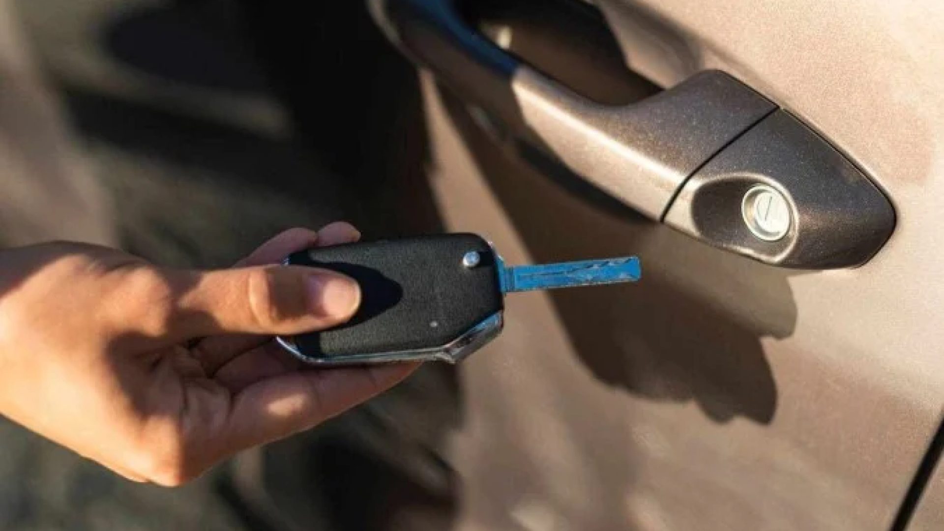 Jornalista tem a chave do carro roubada por ciclista em Belo Horizonte