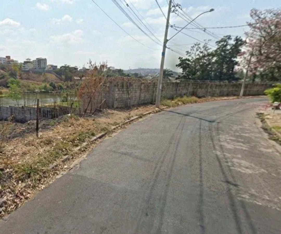 Bairro Sapucaias fica perto da represa de Vargem das Flores e faz limite com o Bairro beija-Flor onde h&aacute; disputas de gangues -  (crédito: Reprodu&ccedil;&atilde;o/Google StreetView)