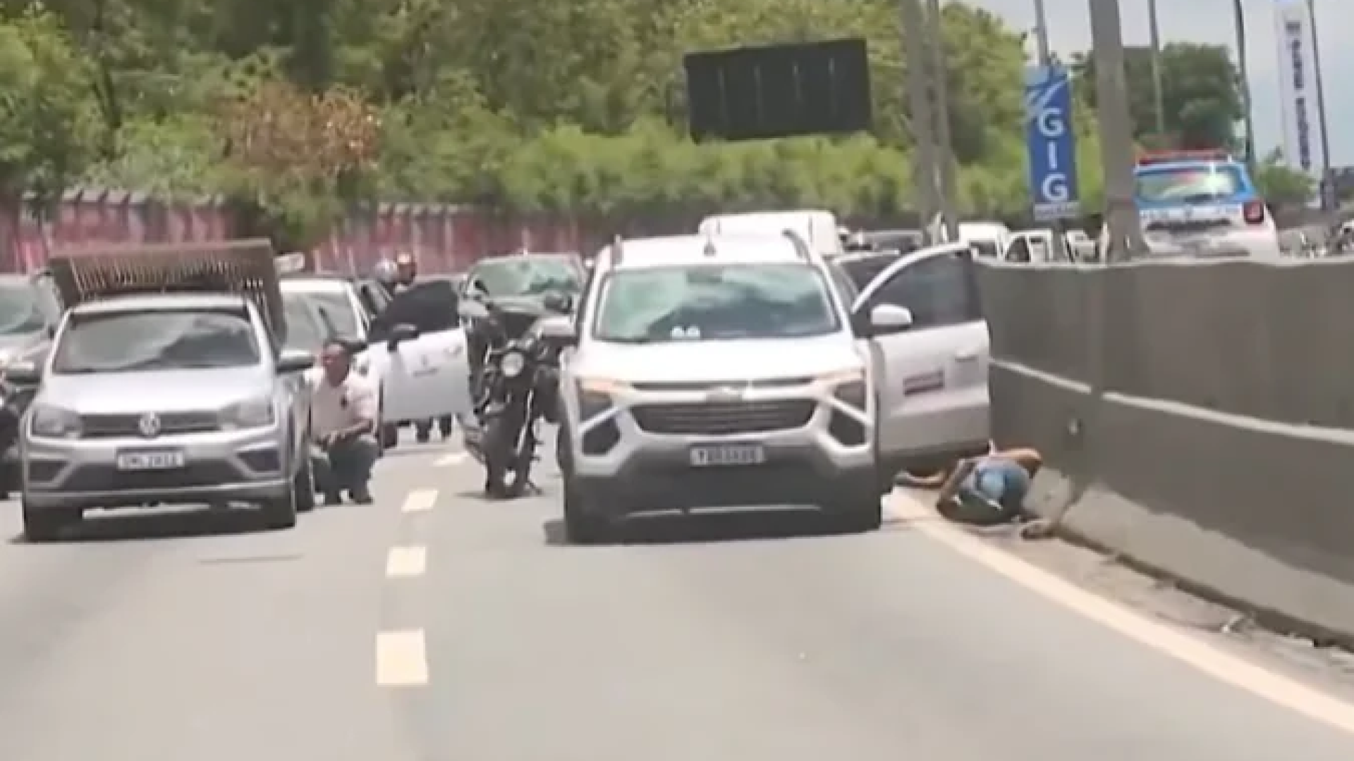 Polícia Civil faz operação emergencial no Complexo da Maré, no Rio.  -  (crédito: Reprodução/Agência Estado)