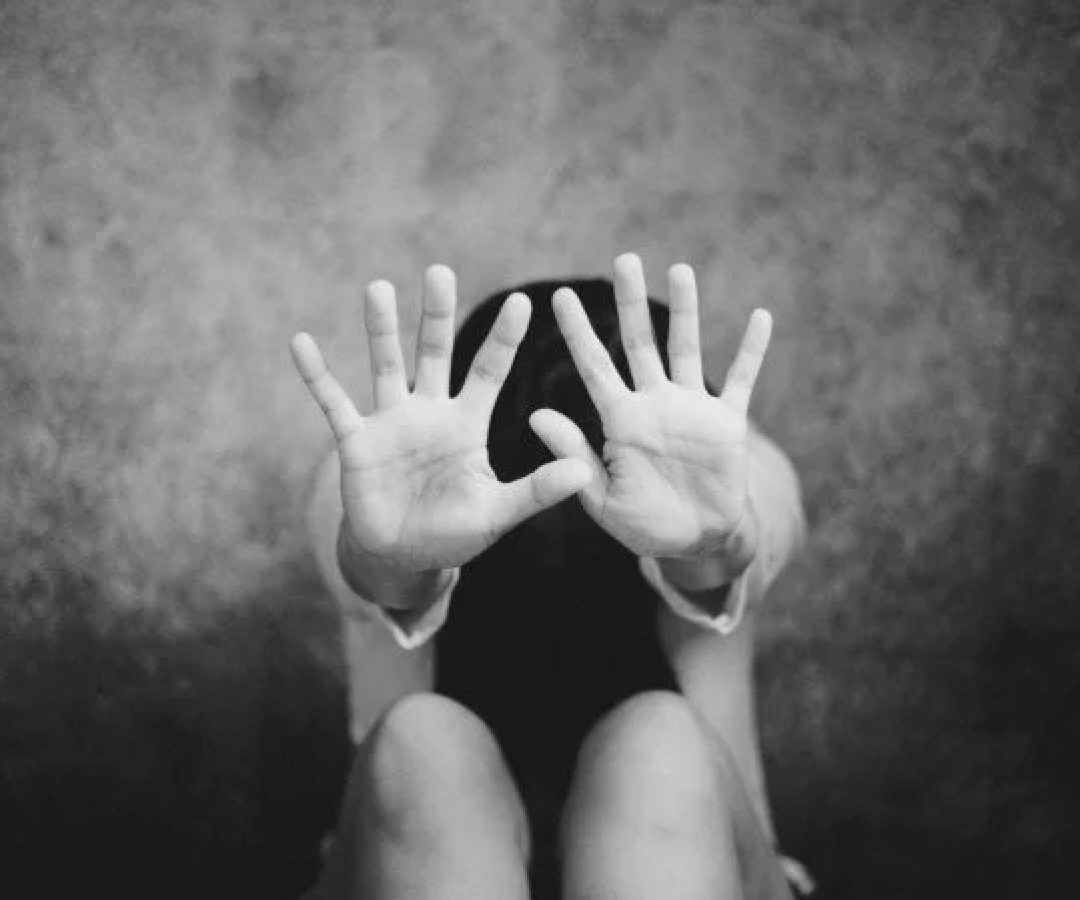 A pena para quem vender, divulgar ou expor registros de pornografia envolvendo crianças e adolescentes passa de 4 a 8 anos para 6 a 10 anos de prisão -  (crédito: Reprodução)