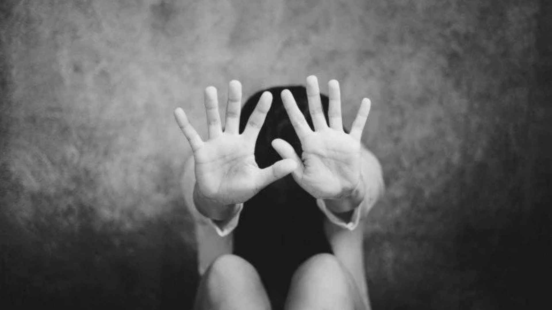 A pena para quem vender, divulgar ou expor registros de pornografia envolvendo crianças e adolescentes passa de 4 a 8 anos para 6 a 10 anos de prisão -  (crédito: Reprodução)