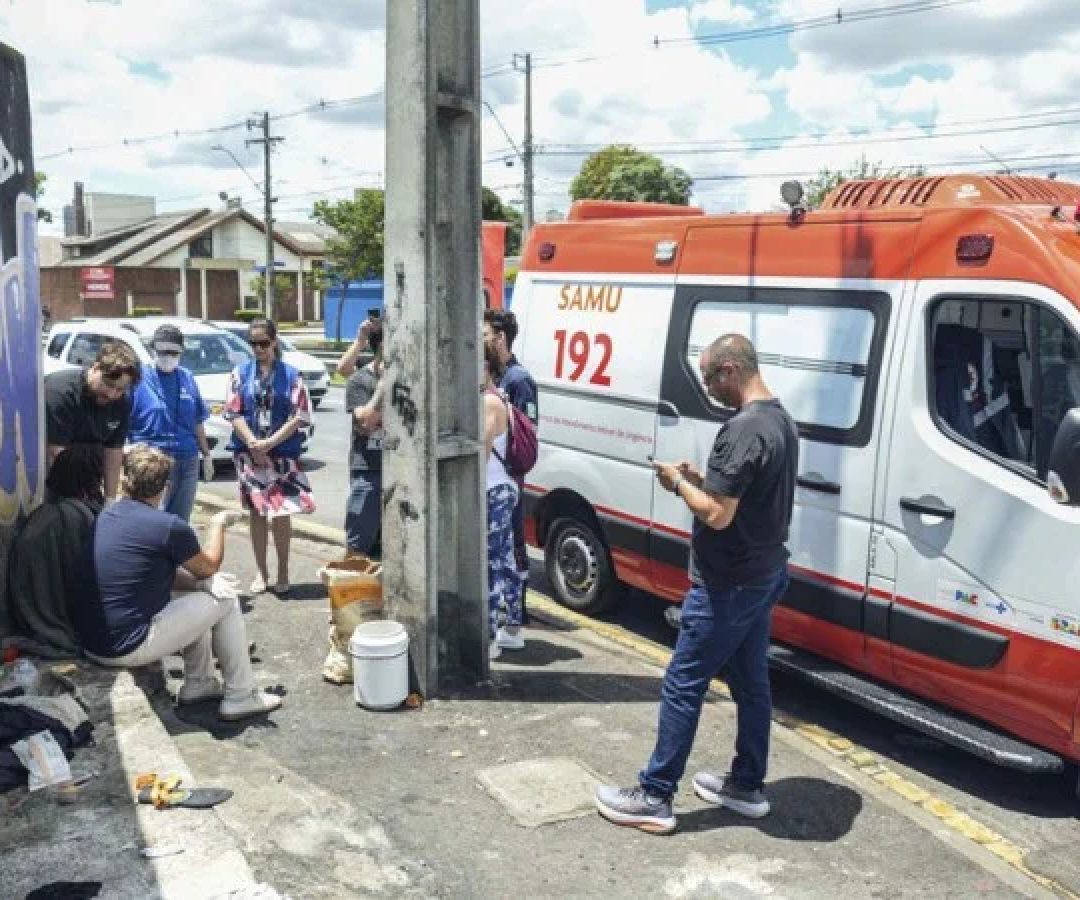 Prefeitura de Curitiba realiza internação involuntária de pessoa em situação de rua -  (crédito: Levy Ferreira/SECOM)