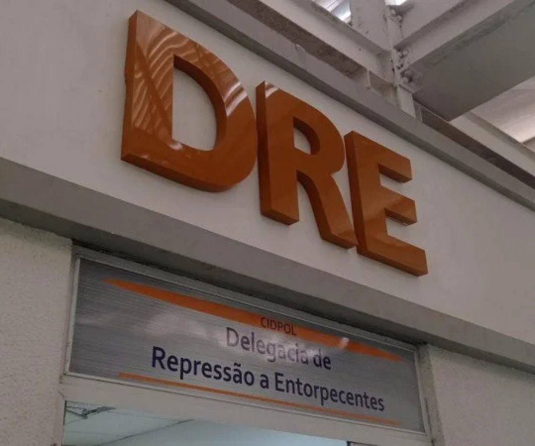As investigações revelaram um sistema estruturado de recebimento, pulverização e reinserção de valores ilícitos no circuito econômico formal -  (crédito: Divulgação/PCERJ)